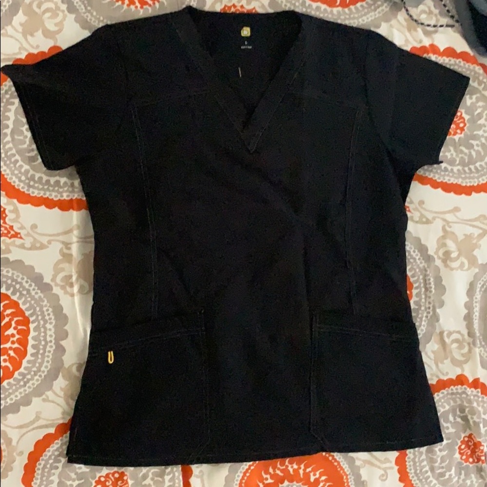 Wonder wink women’s scrub top